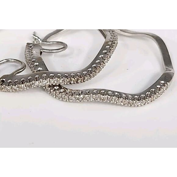 Elegant Wavy 18k White Gold Diamonds Hoop Earrings - Picture 9 of 10